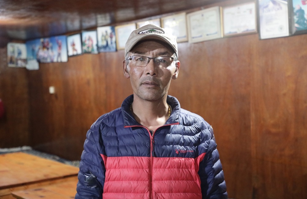 १७ पटक सगरमाथा चढेका पेम्बा, जसले आँखैअघि हिमपहिरोमा बा र काका गुमाए